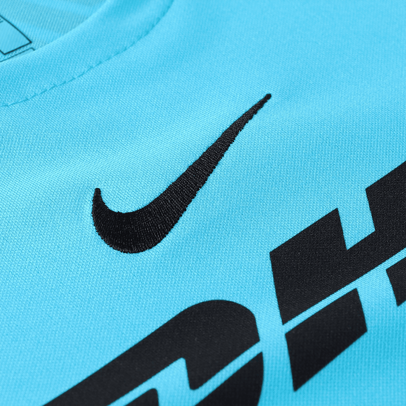 Equipos y prendas deportivas para fans. Nike