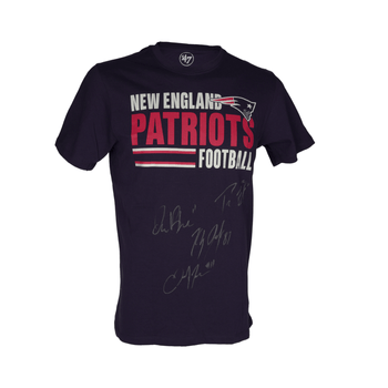 Playera Autografiada por Tom Brady, Rob Gronkowski y Julian Edelman de los Patriots de New England