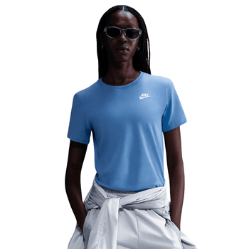 Playera Nike Casual Club Essentials Mujer